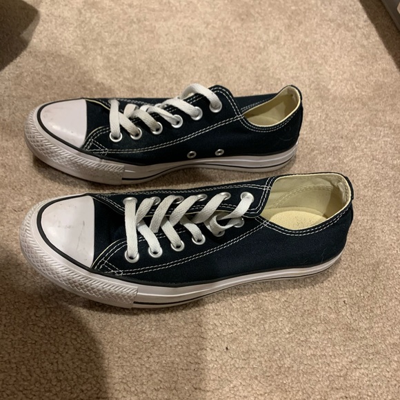 Black and white converse sneakers - Picture 4 of 5